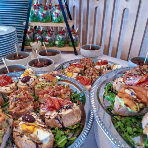 Stellen Sie sich Ihr perfektes Menü und Buffet zusammen - in unserer Dienstleistungspauschale sind die Planung und Umsetzung inklusive